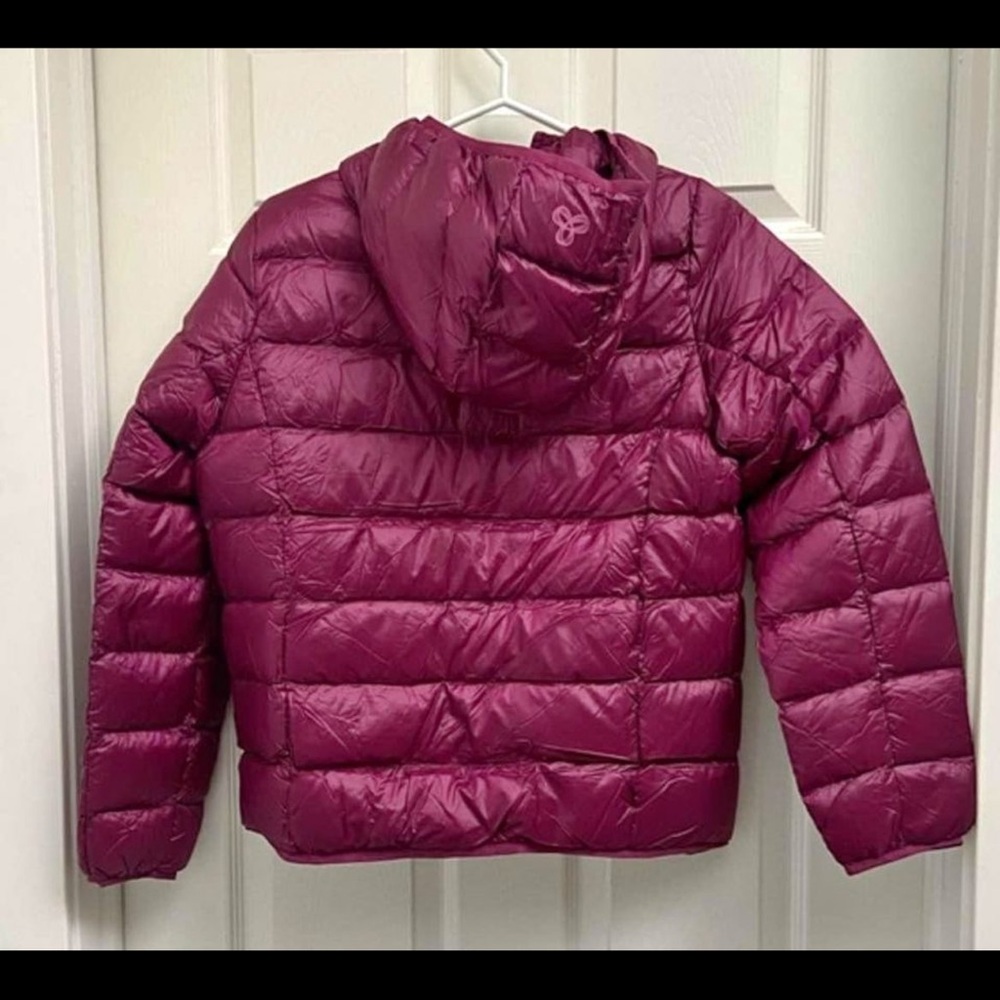Aritzia TnAction THE LITTLE Fuzzy PUFF, Twinberry Red, Size Medium/ Large